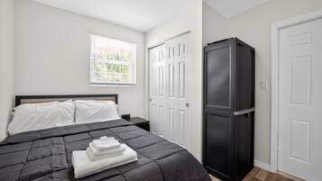 3 多间卧室、免费 WiFi、床单