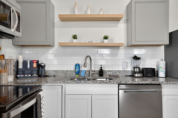 微波炉、烤箱、炉灶、洗碗机