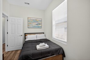 3 bedrooms, free WiFi, bed sheets