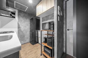 Fridge, microwave, stovetop, cookware/dishes/utensils