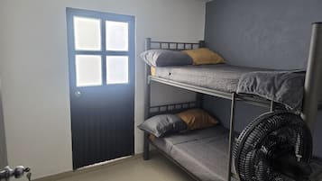 2 dormitorios, tabla de planchar con plancha, wifi y ropa de cama