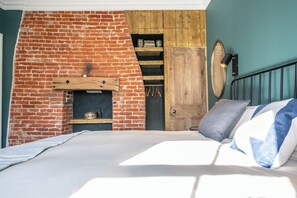 Fer et planche à repasser, lit parapluie, Wi-Fi, draps fournis