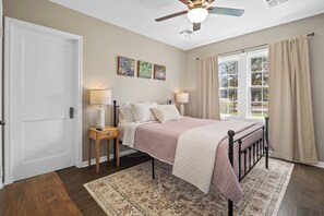 3 soverom, strykejern/-brett, reiseseng for barn og wi-fi (inkludert)