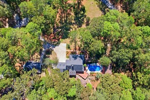 Exterior - Pool, 8 bedrooms, lakefront, updated kitchen (Hattiesburg)