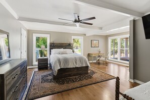 8 室のベッドルーム、デスク、アイロン / アイロン台、WiFi