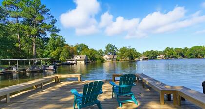 Pool, 8 bedrooms, lakefront, updated kitchen