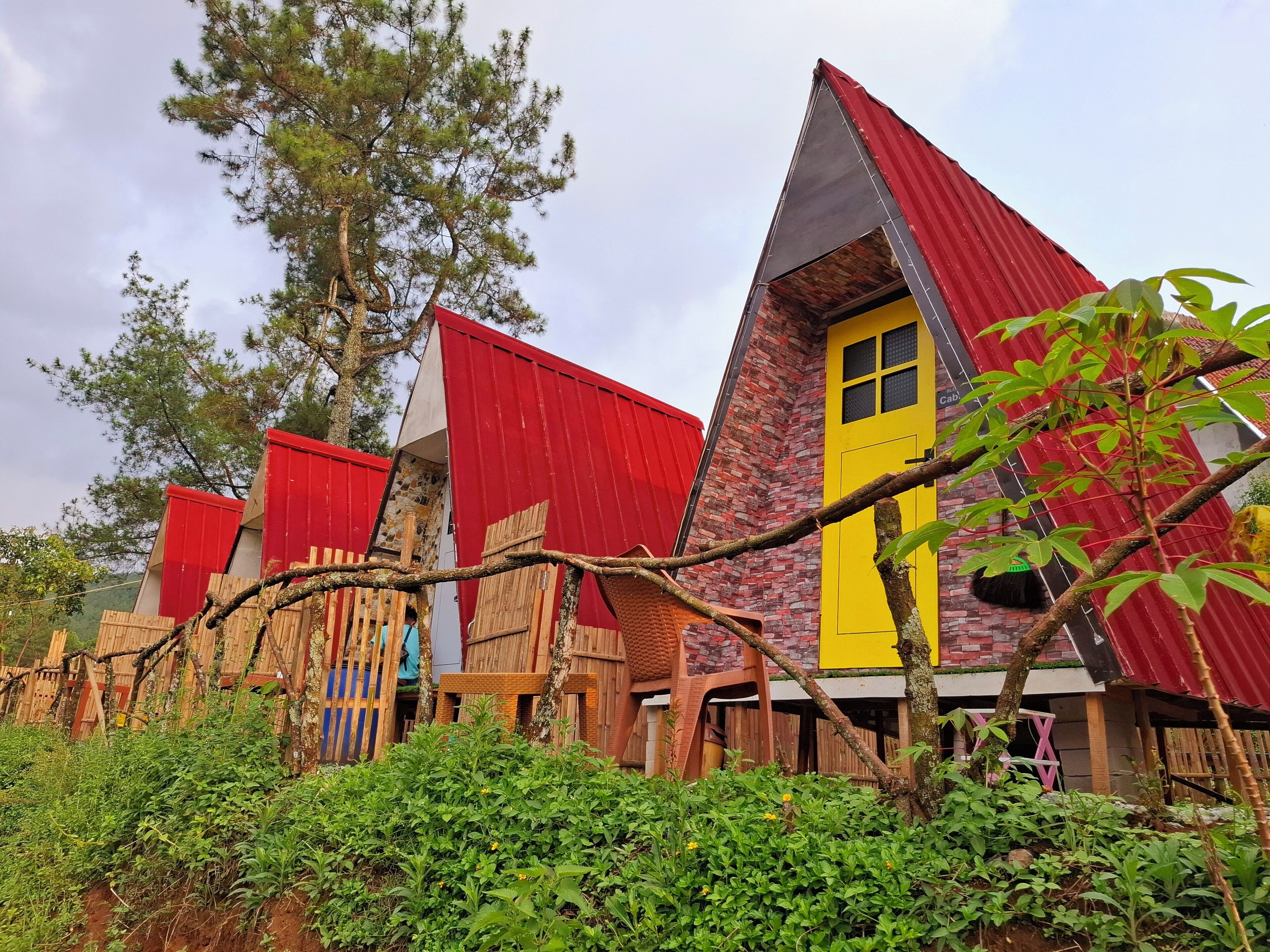 Romantic Cabin, Patio, Mountain View | Premium bedding, free WiFi, bed sheets