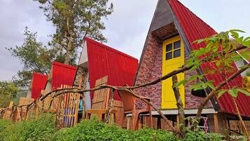 Premium bedding, free WiFi, bed sheets