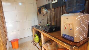 普通單棟小屋, 露台, 山景 | 私人廚房 | 電飯煲、廚房用具/餐具/器皿、紙手巾