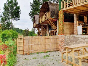 Familjebungalow - uteplats - utsikt mot bergen | Sängtillbehör av högsta kvalitet, gratis wi-fi och sängkläder