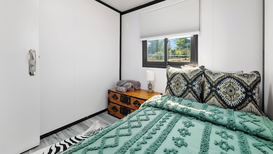 Zebra Ranch 2-br Tiny Home Mtn View Trails Brbq