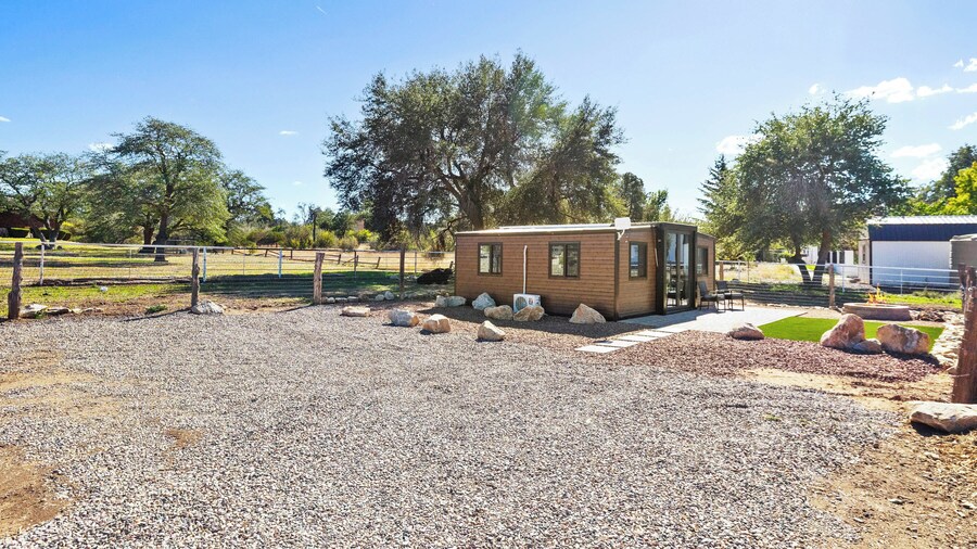 Zebra Ranch 2-br Tiny Home Mtn View Trails Brbq