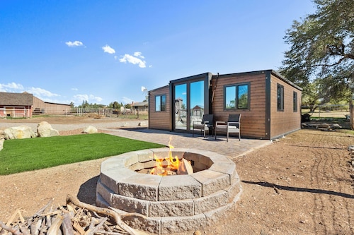 Zebra Ranch 2-br Tiny Home Mtn View Trails Brbq