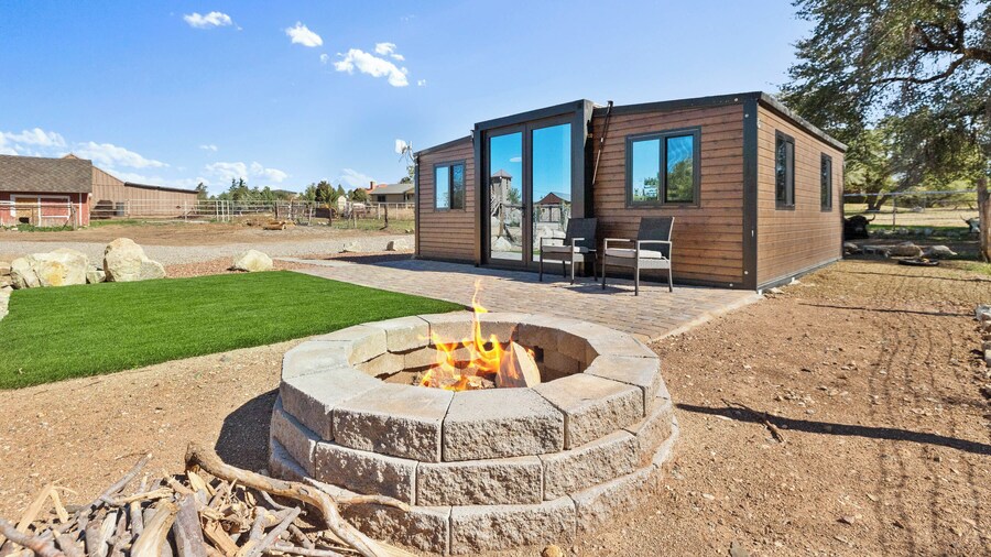 Zebra Ranch 2-br Tiny Home Mtn View Trails Brbq
