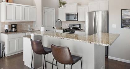 Spacious 3BR Home Sleeps 10 with Firepit & Game Rm