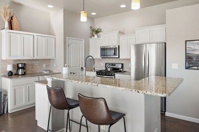 Spacious 3BR Home Sleeps 10 with Firepit & Game Rm