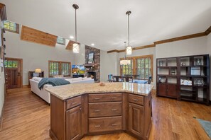 TV, peis og fotballspill