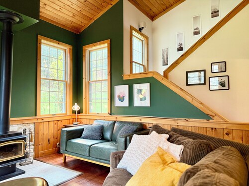 Quaint lodge set on a tranquil wooded lot in Ellicottville