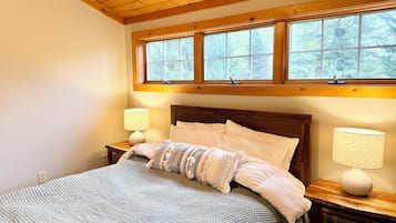 3 chambres, bureau, fer et planche à repasser, lit parapluie