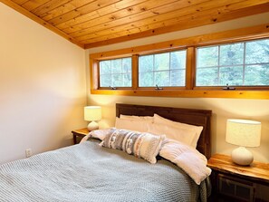 3 bedrooms, desk, iron/ironing board, travel cot