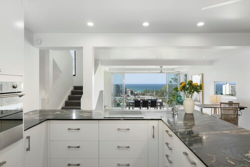 Oceanviews Villa - Pet-friendly, 3-Storey Home with Panoramic Ocean Views!