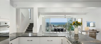 Oceanviews Villa - Pet-friendly, 3-Storey Home with Panoramic Ocean Views!