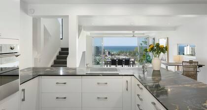 Oceanviews Villa - Pet-friendly, 3-Storey Home with Panoramic Ocean Views!