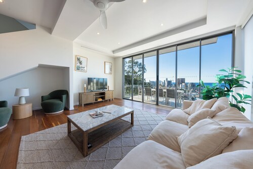 Oceanviews Villa - Pet-friendly, 3-Storey Home with Panoramic Ocean Views!