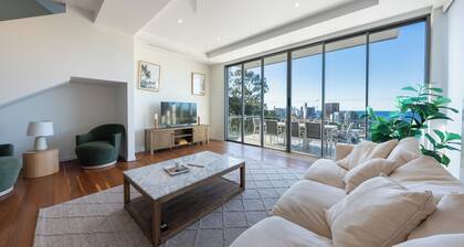 Oceanviews Villa - Pet-friendly, 3-Storey Home with Panoramic Ocean Views!