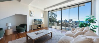 Oceanviews Villa - Pet-friendly, 3-Storey Home with Panoramic Ocean Views!