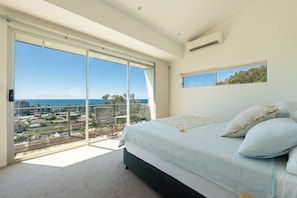 4 bedrooms, desk, iron/ironing board, free WiFi