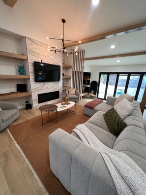 TV - Light-Filled Modern Escape Home with Free Parking (Los Angeles)