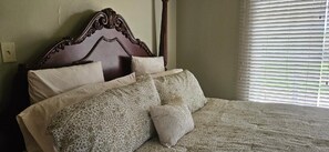 4 多间卧室、熨斗/熨衣板、上网接入、床单