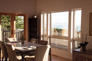 Dining - Muir Beach's Haiku House with Dramatic Ocean Views and Easy Beach Access (Muir Beach)