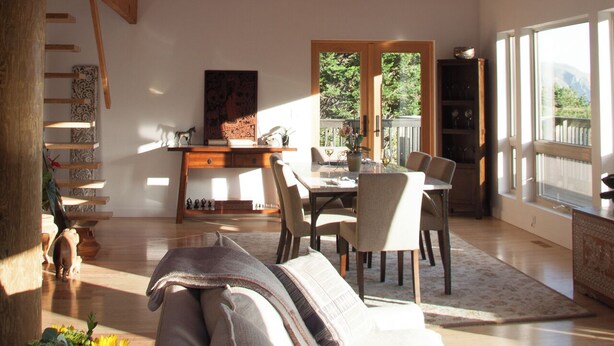 Living area - Muir Beach's Haiku House with Dramatic Ocean Views and Easy Beach Access (Muir Beach)