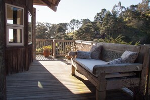 Terrace/patio - Muir Beach's Haiku House with Dramatic Ocean Views and Easy Beach Access (Muir Beach)