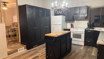 Micro-ondes, four, plaque de cuisson, lave-vaisselle