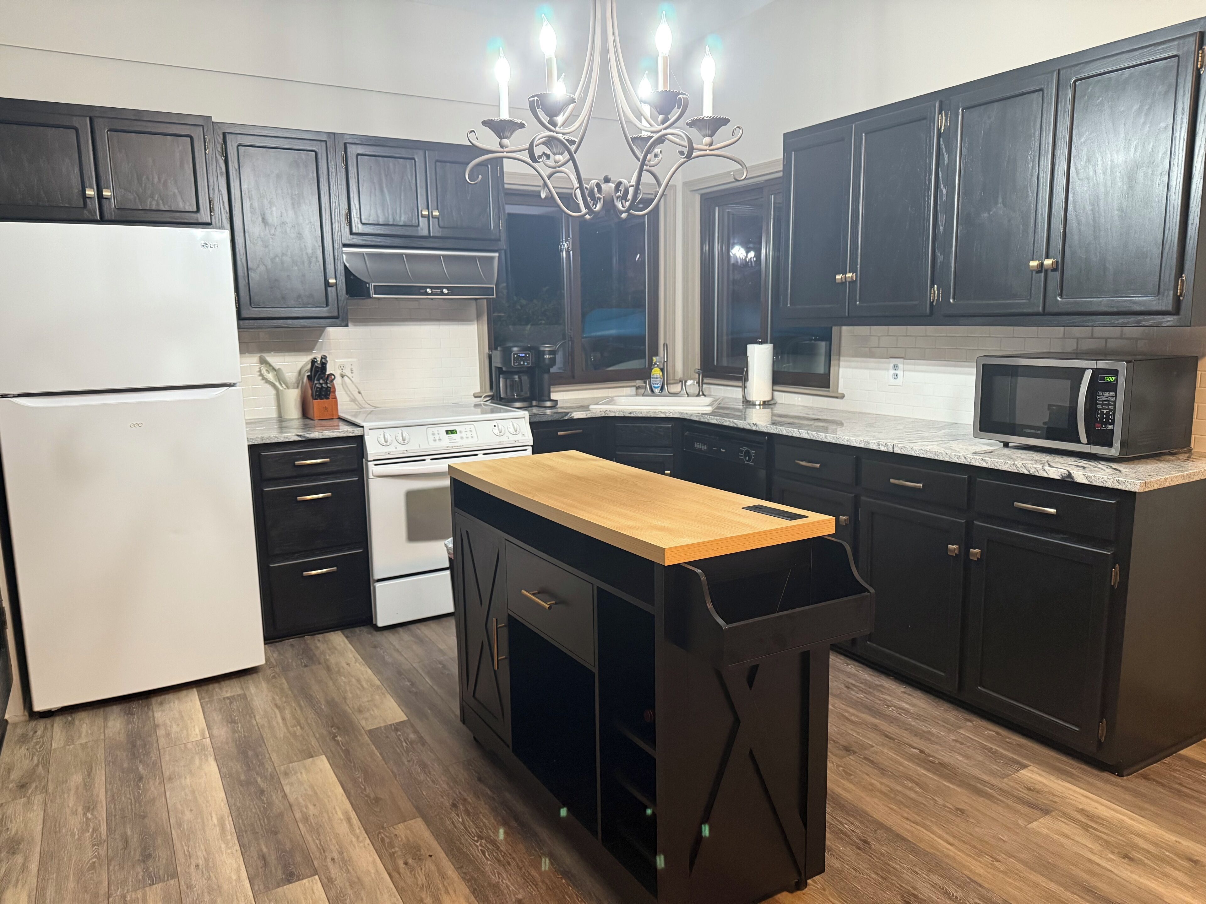 Micro-ondes, four, plaque de cuisson, lave-vaisselle