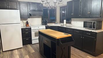 Micro-ondes, four, plaque de cuisson, lave-vaisselle