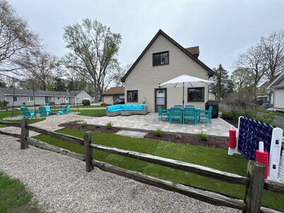 Lakeside 3 bedroom retreat with game room, hot tub and kayaks