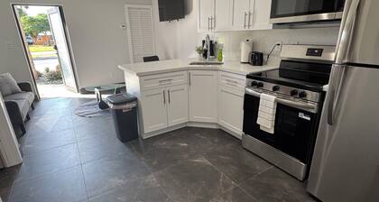 Clewiston Comfort #4 – Stylish 1BR Hideaway