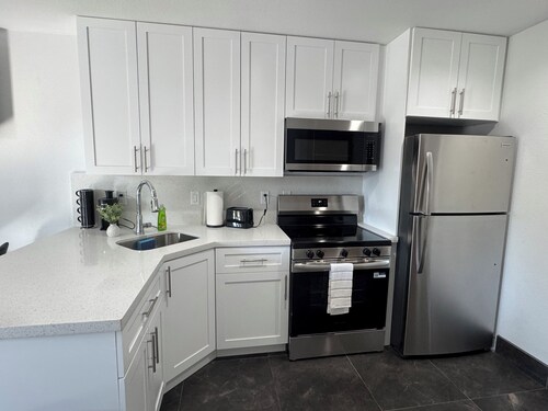 Clewiston Comfort #4 – Stylish 1BR Hideaway