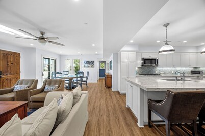 Charming 3-bedroom house in lovely San Clemente with AC, Walk to the Pier!