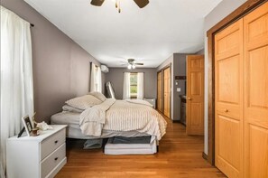 5 bedrooms, free WiFi, bed sheets