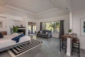 Interior - Helix castle Luxury Getaway | Game Room | Hot Tubs (La Mesa)