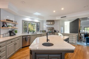 Fridge, microwave, oven, stovetop - Helix castle Luxury Getaway | Game Room | Hot Tubs (La Mesa)