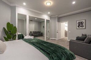 5 bedrooms, desk, iron/ironing board, travel cot