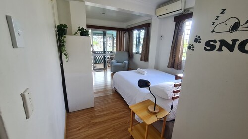 Elegant Spacious 3 BRM Apartment Pool WIFI Balcony