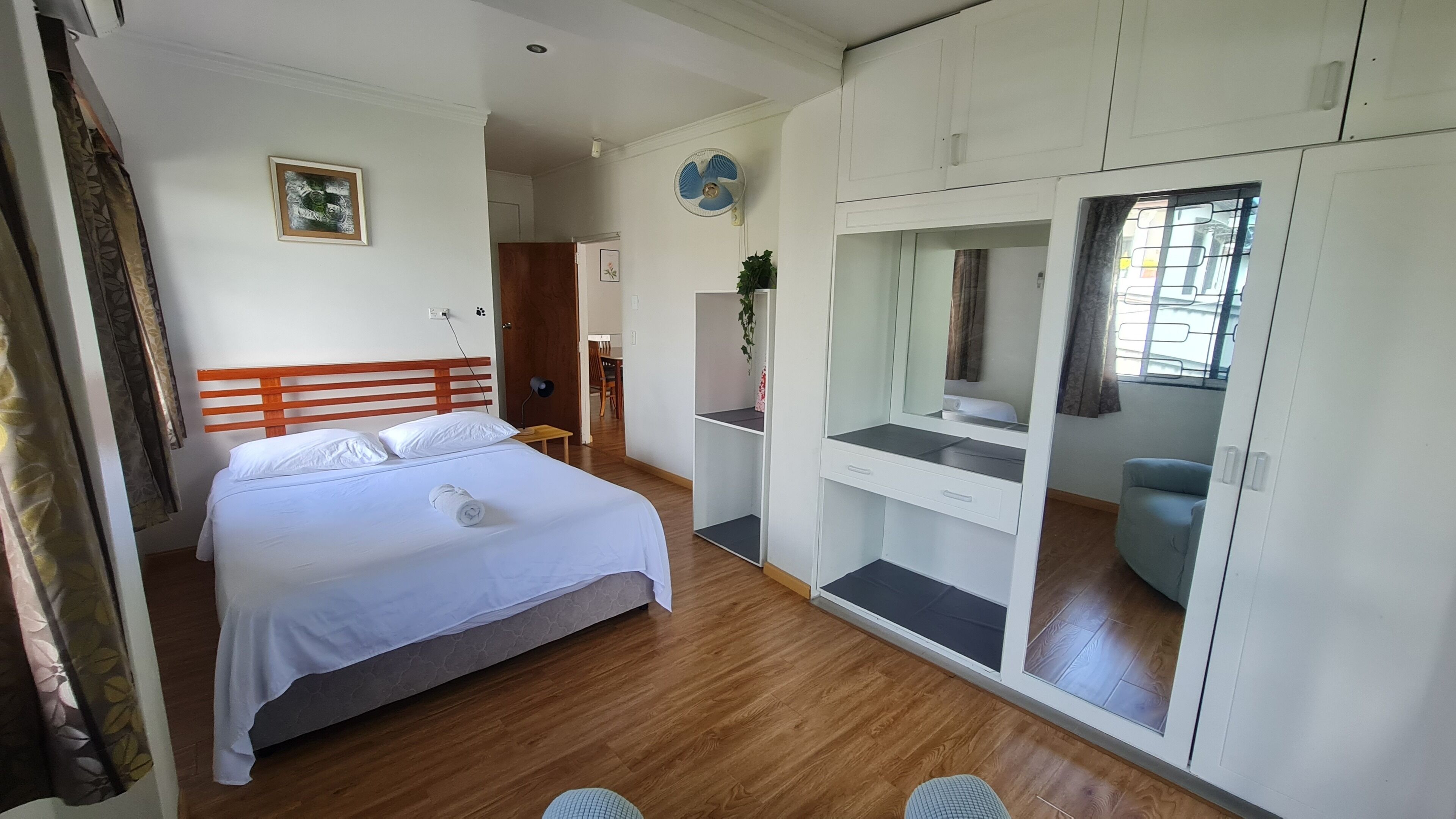 3 bedrooms, iron/ironing board, WiFi (free), bed sheets
