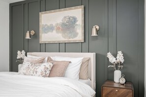 4 bedrooms, internet, bed sheets